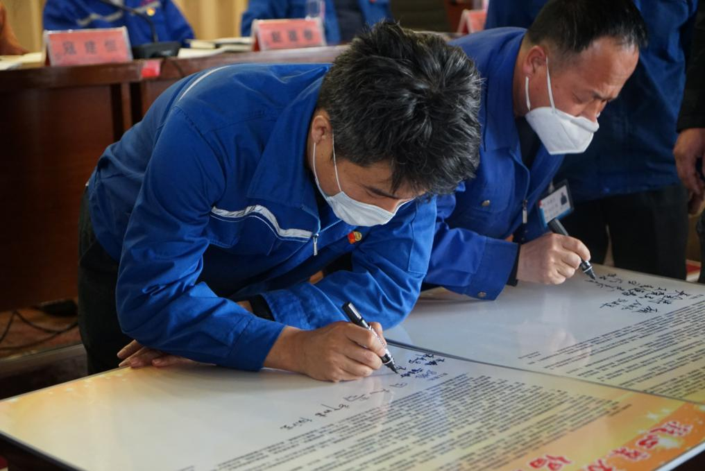 喜讯！！BEATS官网矿业员工 高亮荣获“全国酷爱企业优良员工”荣誉称号